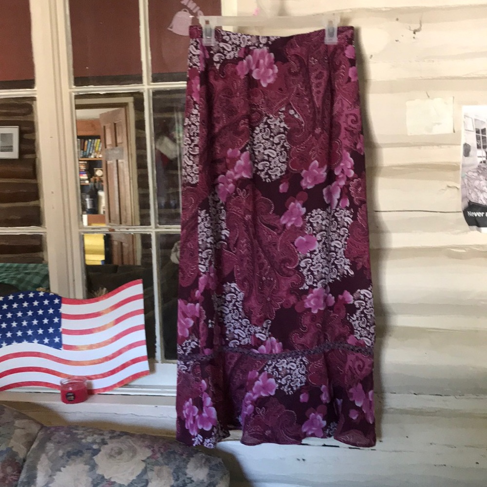Sag Harbor size 8 long skirt.